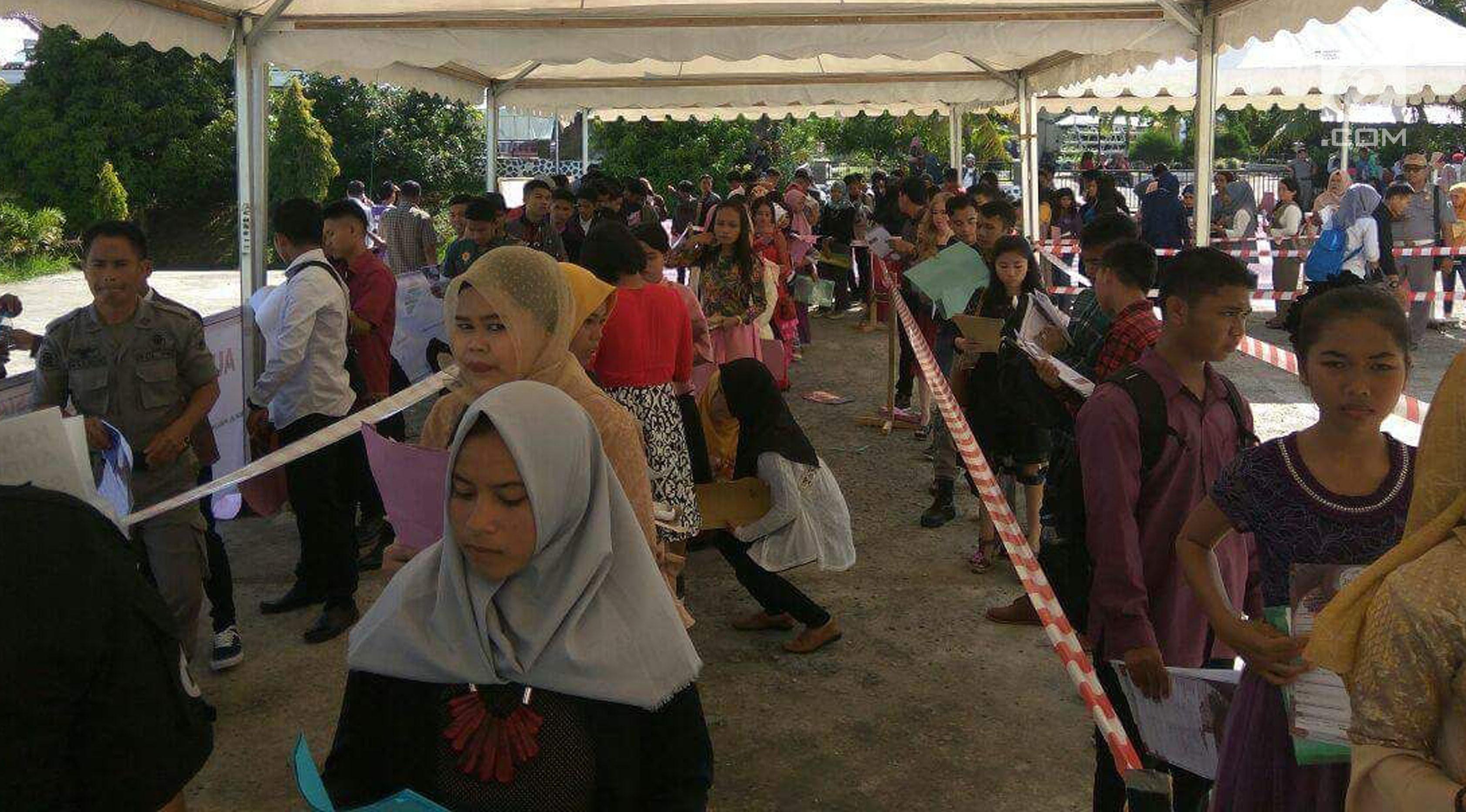 Masyarakat Mamuju, Sulawesi Barat terlihat antusias mengikuti audisi ajang Lida Dangdut Indonesia (LIDA). (Fauzan/Liputan6.com)