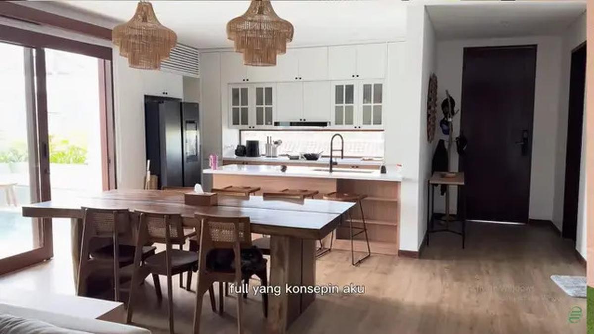 5 Foto Dapur Rumah Dahlia Poland, Minimalis dengan Nuansa Putih dan Sentuhan Kayu