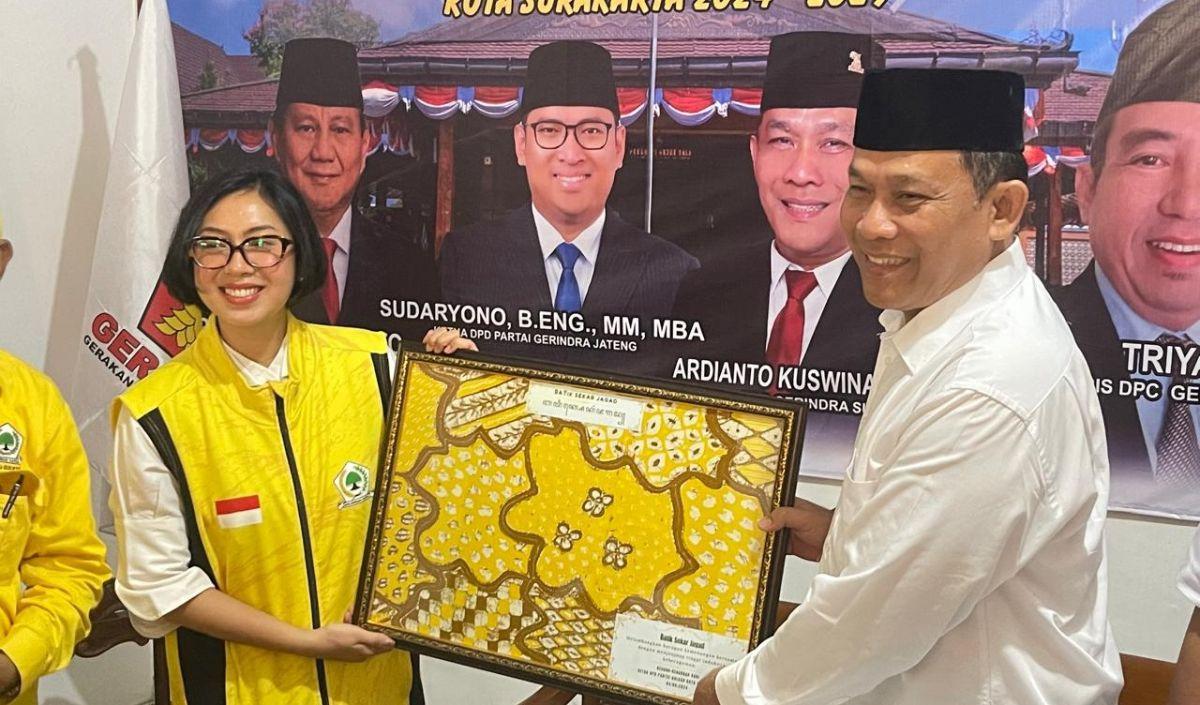Ditemui di salah satu rumah makan di Mojosongo, Jebres, Rabu (3/7), perempuan yang akrab disapa Diwa itu mengaku tak takut kalah popular.&nbsp;<br>
