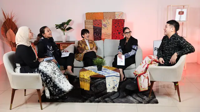 Dari Denim hingga Sneakers, Cara Seru Memakai Batik untuk Gaya Sehari-hari