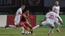 Pemain Indonesia, Septian David, berusaha melewati pemain Palestina pada laga Asian Games di Stadion Patriot, Bekasi, Jawa Barat, Rabu (15/8/2018). (Bola.com/Vitalis Yogi Trisna)