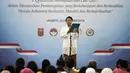 Menteri Pemberdayaan Perempuan dan Perlindungan Anak, Yohana Susana Yembise memberikan sambutan saat puncak Peringatan Hari Ibu ke-86 di Gelanggang Olahraga Ciracas, Jakarta, Senin (22/12/2014). (Liputan6.com/Faizal Fanani)