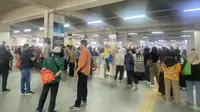 Cerita Petugas Hadapi Penumpukan Penumpang di Stasiun Manggarai