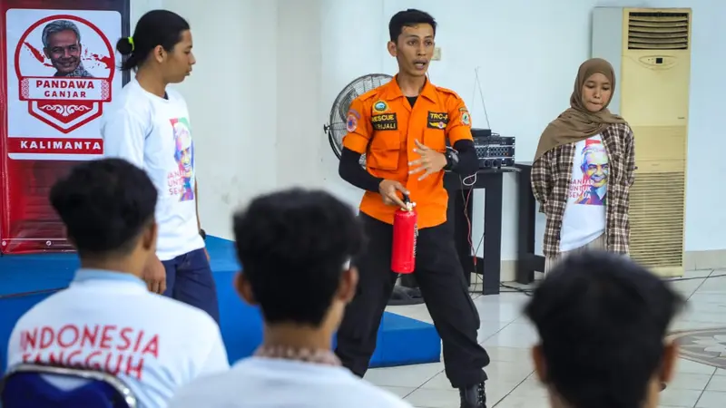 Sukarelawan Pandawa Ganjar kembali memberikan edukasi kepada pemuda milenial dan generasi Z untuk sama-sama mengantisipasi dan menanggulangi kebakaran lahan gambut yang marak terjadi di Kalimantan Selatan (Kalsel) (Istimewa)