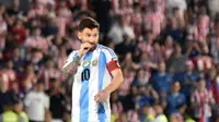 Meski menelan kekalahan, Argentina masih tetap berada di puncak klasemen dengan koleksi 22 poin dari 11 pertandingan. Sementara itu, Paraguay menempati posisi keenam dengan raihan 16 angka. (AFP/Jose Bogado)