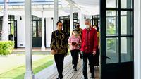 Presiden Joko Widodo dan Perdana Menteri (PM) Singapura, Lee Hsien Loong, menggelar pertemuan bilateral di Ruang Dahlia, The Sanchaya Resort Bintan, Kabupaten Bintan, Kepulauan Riau. (Biro Setpres RI)