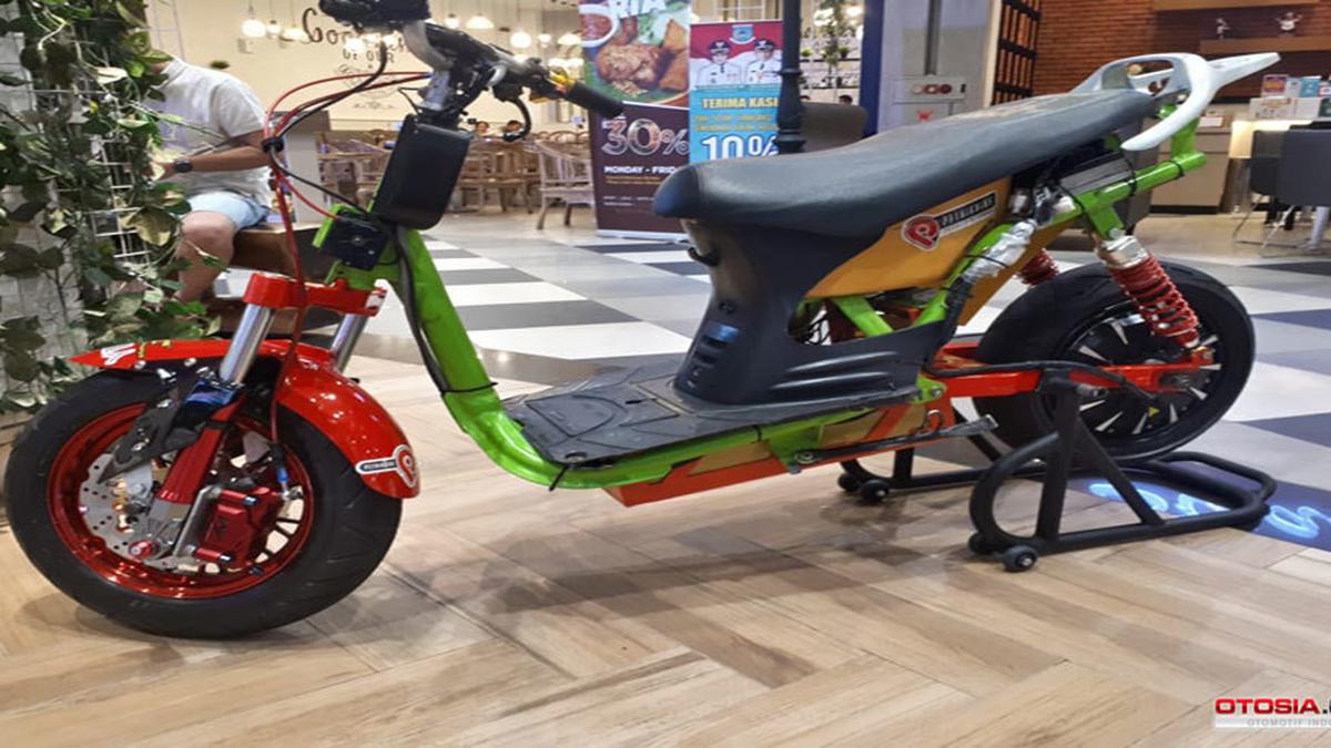 Bengkel Satu ini Bisa Custom Motor Listrik dan Servis Kunjung - Berita