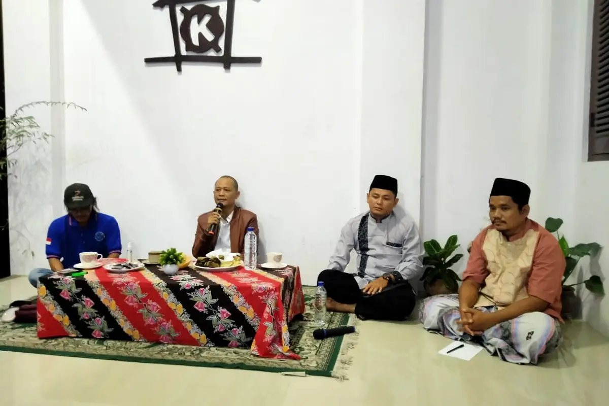 Peringatan Hari Buruh, Pengusaha buruh dan pemangku kebijakan dinKabupaten Demak pilih duduk satu meja. (Foto: Liputan6.com/Felek Wahyu)