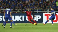 Boaz Solossa saat Timnas Thailand Vs Timnas Indonesia di leg kedua Final Piala AFF 2016 (Helmi Fitriansyah/Liputan6.com)