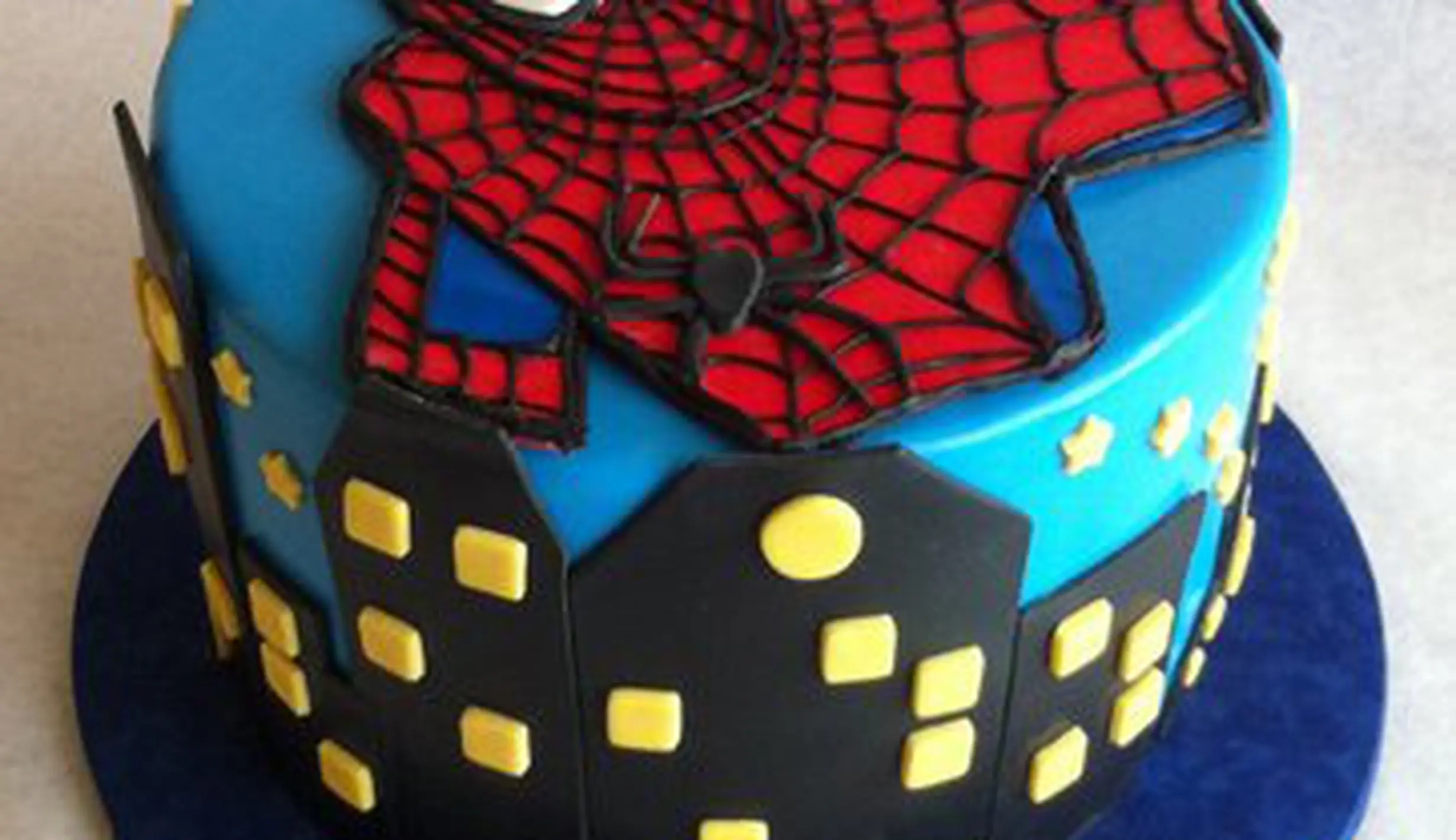 10 Inspirasi Kue Ulang Tahun Bentuk Spider Man - Photo Fimela.com