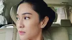 Belakangan Dian Sastrowardoyo rajin pakai kebaya. Momen berkebaya dalam sejumlah kegiatan diunggah bintang film Ada Apa Dengan Cinta? di akun Instagram terverifikasinya. Kebaya yang digunakan beragam motif, model, dan warna dari lengan pendek hingga panjang. Dian Sastrowardoyo salah satu artis yang mendukung pengajuan kebaya sebagai warisan budaya tak benda dari Indonesia ke UNESCO. (Foto: Dok. Instagram @therealdisastr)