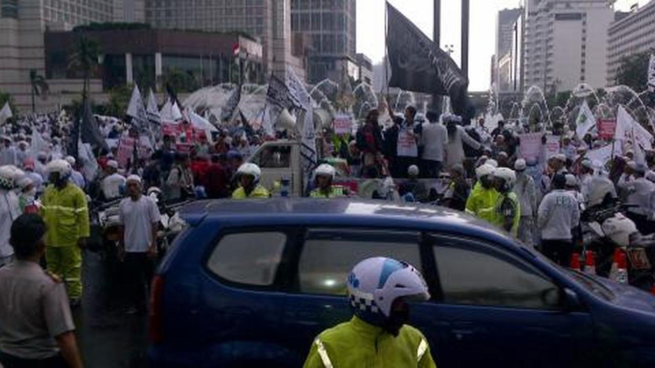Massa FPI bertambah, Sudirman-Thamrin macet parah