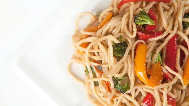 Contoh ilustrasi mie asia