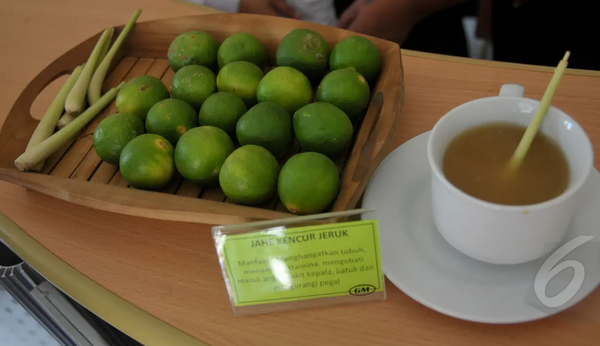 Secangkir jamu siap minum, Tawangmangu, Jateng, Selasa (31/3/2015). Jamu dipercaya oleh masyarakat Indonesia secara turun temurun bisa mengobati berbagai macam penyakit.(Liputan6.com/Johan Tallo)