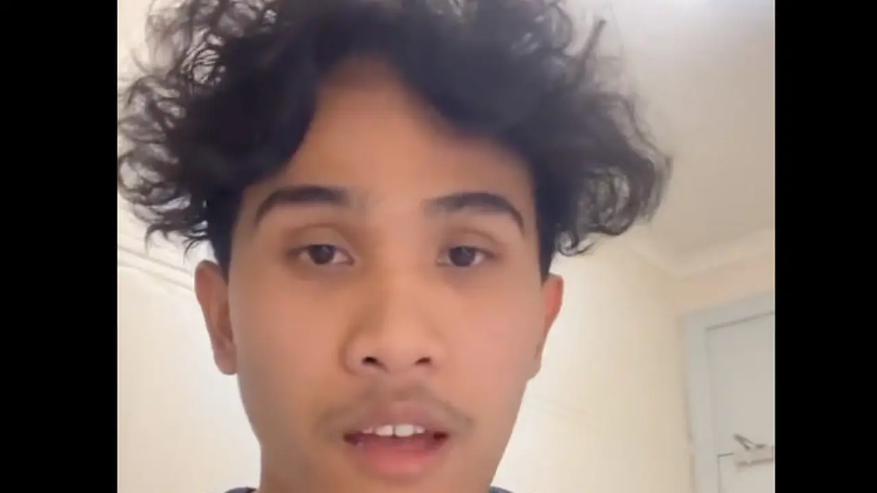 Nama TikToker Bima Yudho Saputro belakangan ini menjadi viral dan topik perbincangan hangat masyarakat. Sebab, ia mengkritisi di TikToknya bertajuk 'Alasan Lampung Tidak Maju-maju'.