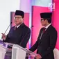 Capres dan Cawapres nomor urut 02 Prabowo Subianto-Sandiaga Uno memaparkan visi misi di Debat Pilpres 2019 pertama di Jakarta, Kamis (17/1). Debat perdana ini mengangkat tema hukum, hak asasi manusia, terorisme, dan korupsi. (Liputan6.com/Faizal Fanani)