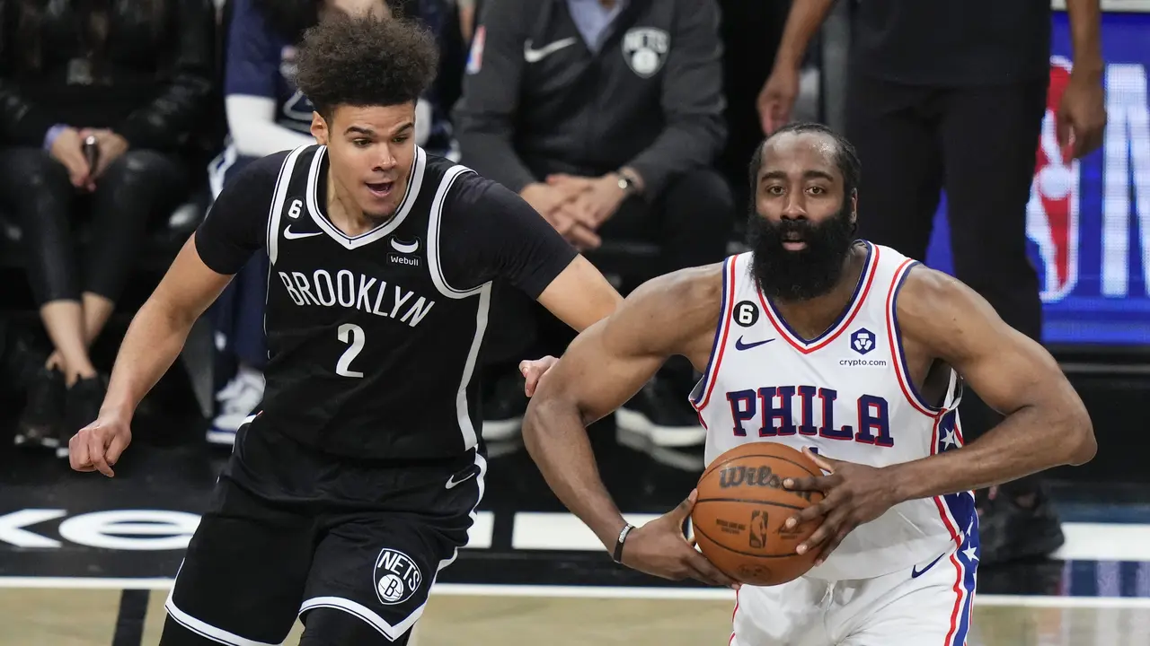 James Harden beraksi bersama Sixers saat melawan Nets di play-off NBA