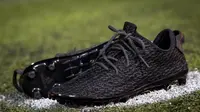Sepatu Bola Nyentrik yang didesain Kanye West (Adidas/Liputan6.com)