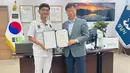 <p>"Kemarin bertemu Walikota Seongnam Mayor Shinthx @sunfull_movement kt di ajak bertemu orang2 hebat jadi untuk kalian yg mau ke Korea harus mampir ke Seongnam City yaaaa,&rdquo; tulis Ruben. (Foto: Instgaram/ ruben_onsu)</p>
