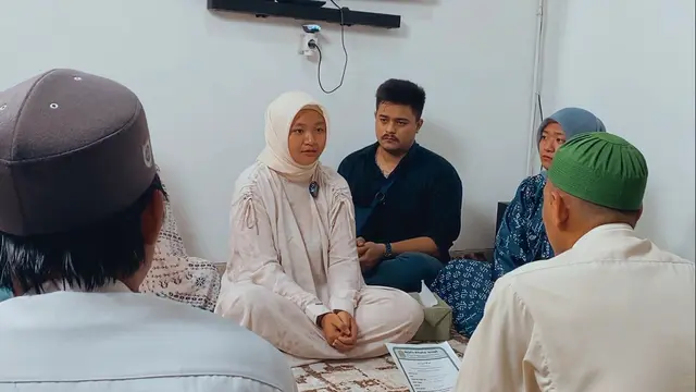 Adik Nathalie Holcher Mualaf