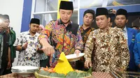 Menteri Pemuda dan Olahraga (Menpora) Imam Nahwari meresmikan Graha Pergerakan Mahasiswa Muslim Indonesia (PMII) Cabang Surabaya,