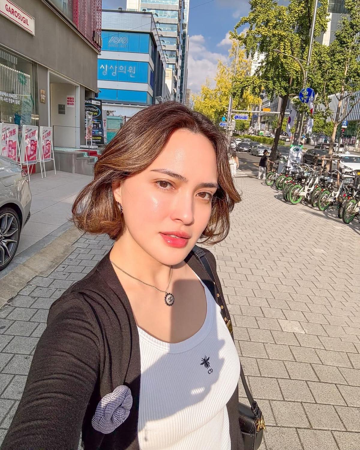 8 Artis yang Tetap Kompak dan Akur dengan Mantan Pasangannya