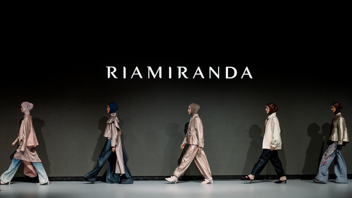 RiaMiranda Menghadirkan JUXTAPOSED sebagai Cerminan Emosi dan Modernitas dalam Modestwear