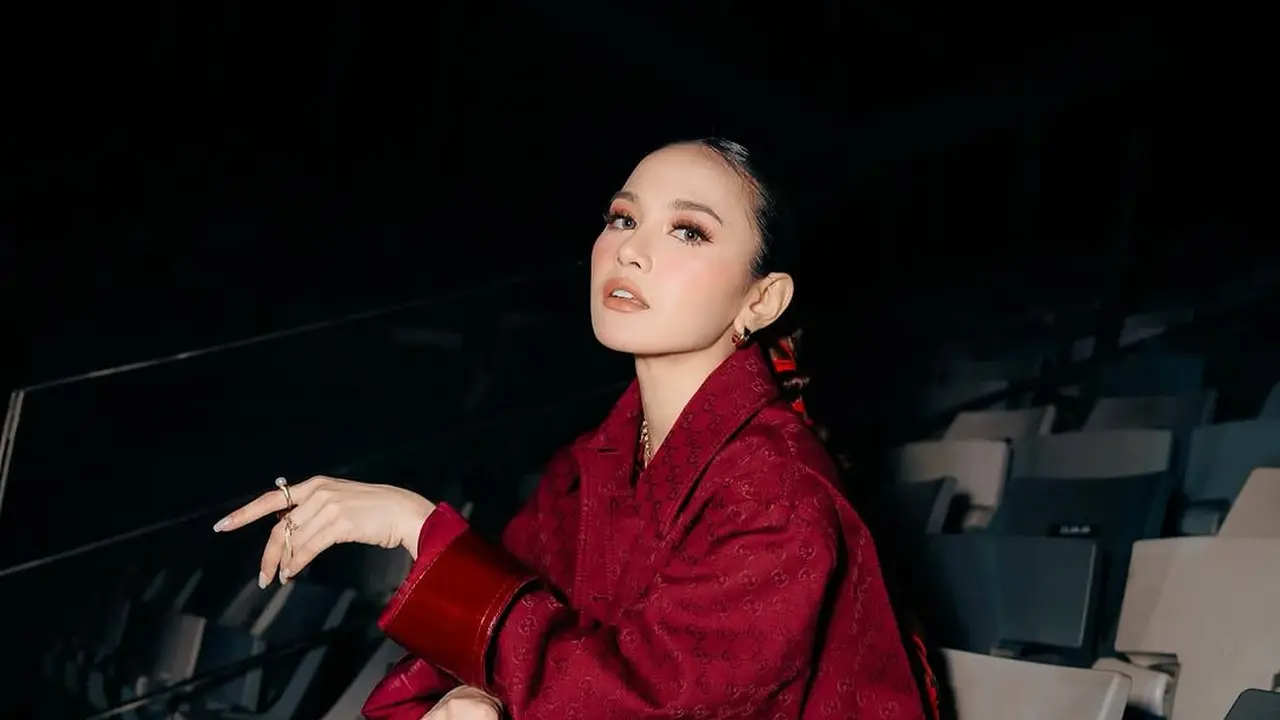 6 Inspirasi Busana Red Burgundy yang Jadi Tren 2024, dari Jennifer Coppen, Alyssa Daguise, hingga Mikha Tambayong