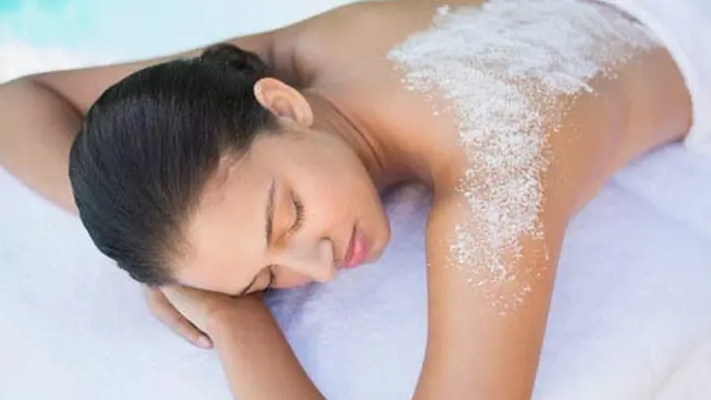 Scrub Tubuh dengan Bahan Alami