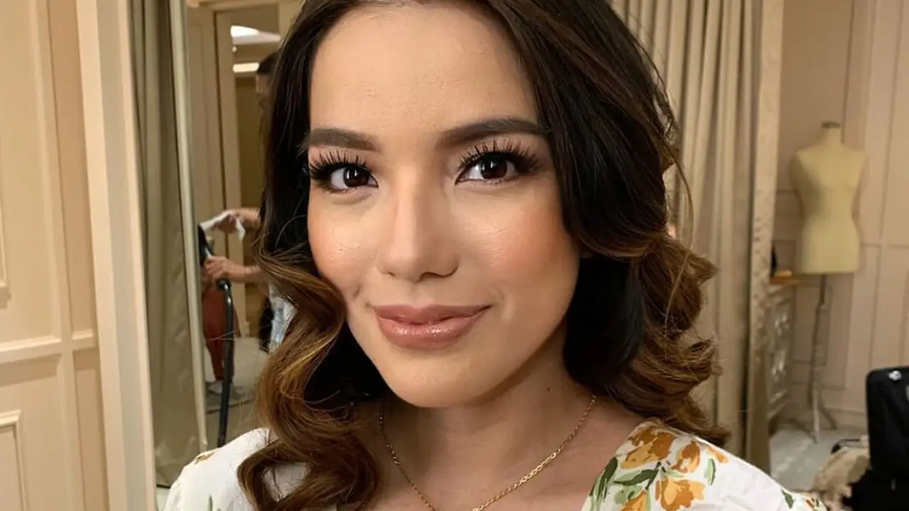 FOTO: Gaya Sheila Marcia dengan Makeup Tebal, Memesona