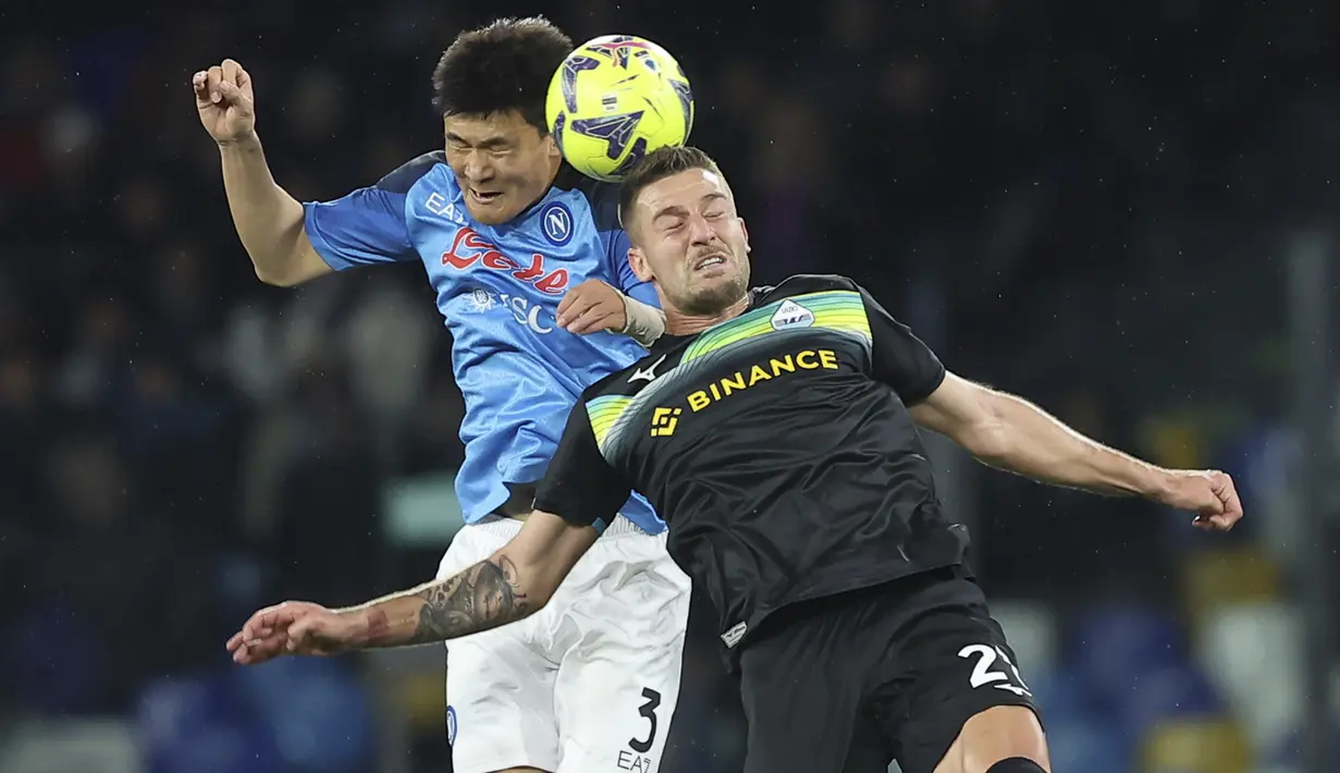 <p>Bayern Munchen resmi memperkenalkan Kim Min-jae sebagai pemain baru setelah transfernya rampung dari Napoli pada Selasa (18/7). (Alessandro Garofalo/LaPresse via AP, File)</p>