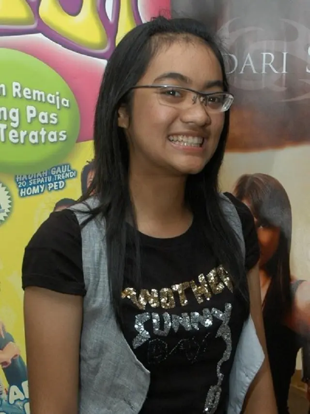 [Bintang] Dulu dan Kini: Masa Remaja Seperti Kutu Buku, Sekarang Ayudia Bing Slamet Cantik Berhijab