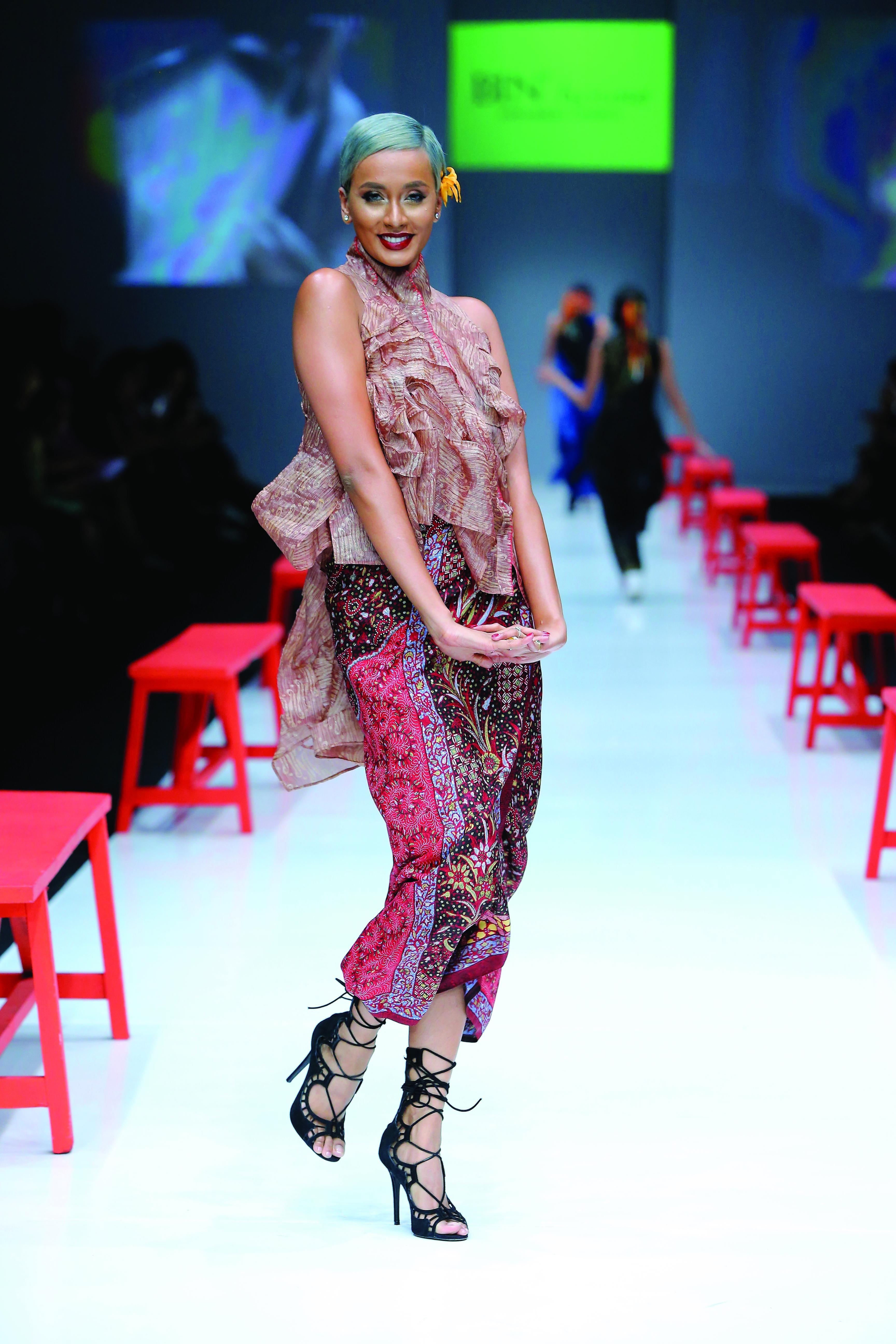 Persembahan Bin House Hibur Ibu Pertiwi di Panggung JFW 2018 - Lifestyle Liputan6.com