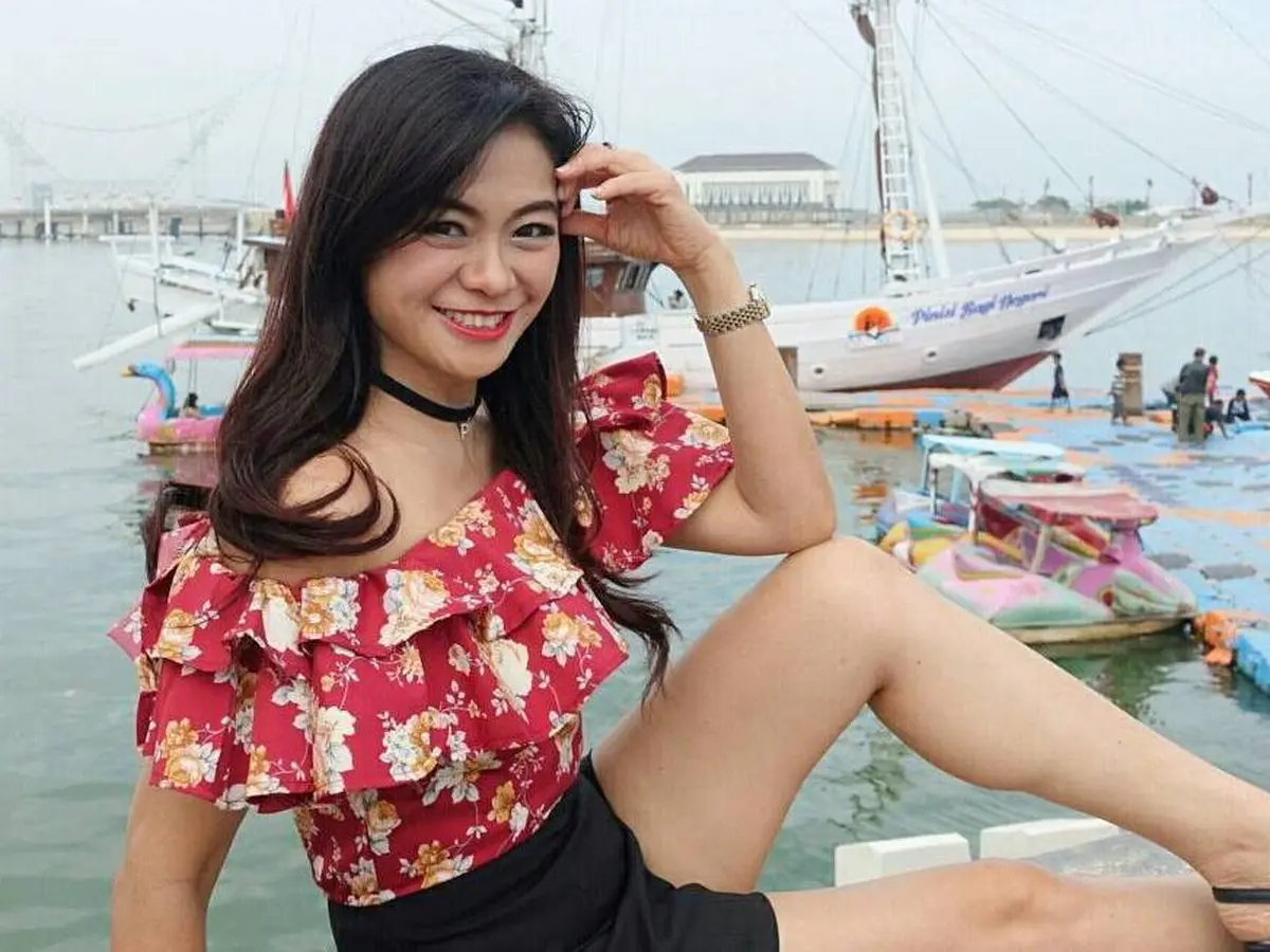 Sudah 50 Tahun, Tante Sandra Dewi Ini Tampak Seperti Gadis Muda - ShowBiz  Liputan6.com