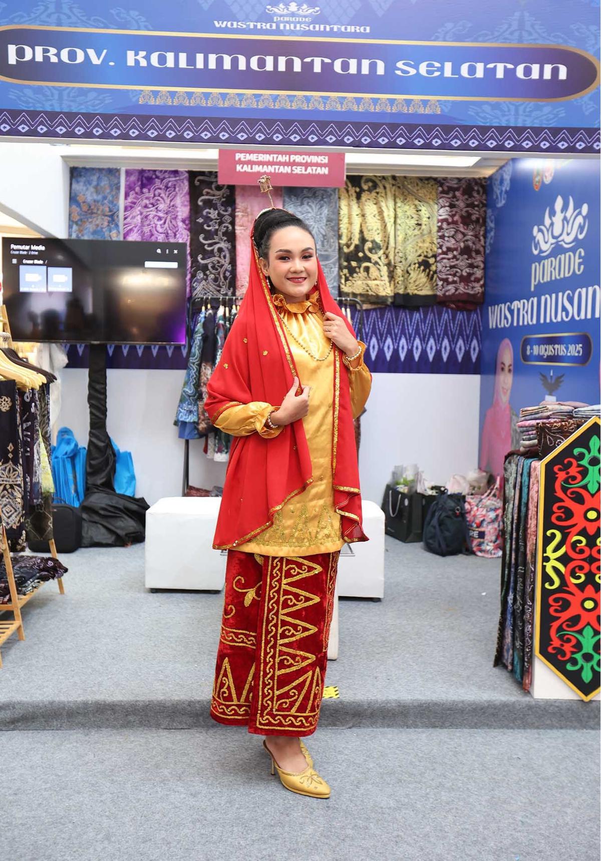 FOTO: Parade Wastra Nusantara 2025,  Keanggunan Kain Tradisi Menyapa Keseharian