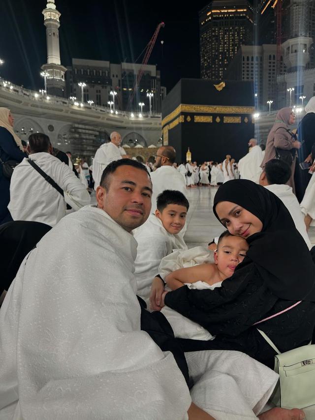 Gaya Santun Nagita Slavina Ibadah Umroh, Kenakan Abaya Mahal dan Tas Hermes Rp300jutaan