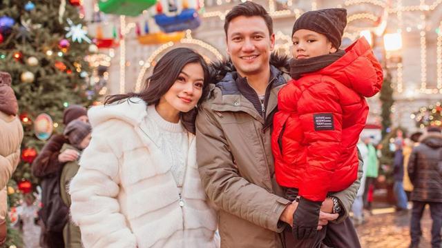 Titi Kamal dan keluarganya. (Foto: Instagram titi_kamall)