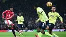 MU sejatinya sempat tertinggal lebih dulu akibat gol bunuh diri Manuel Ugarte di babak pertama. Namun, secara luar biasa MU berhasil comeback di akhir babak kedua lewat tiga gol yang diborong Diallo. (AFP/Oli Scarff)