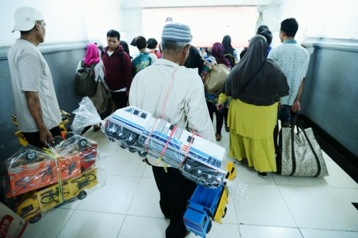 H+4 Lebaran, pemudik mulai padati Stasiun Pasar Senen