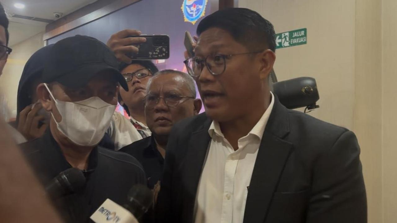 Begini Penampakan Kades Kohod Arsin Saat Penuhi Panggilan Bareskrim Polri