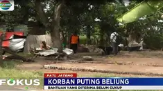 Kesulitan ekonomi membuat Rukati yang sebatang kara tak mampu membangun rumahnya yang roboh tersapu angin puting beliung.