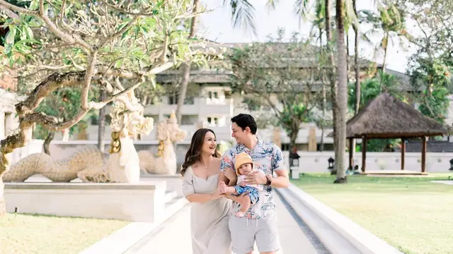 7 Kebersamaan Andrew Andika dan Tengku Dewi Putri Liburan Bersama Buah Hati