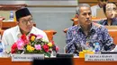 Menteri Agama Lukman Hakim Saifuddin dan Kepala BPKH Anggito Abimanyu saat mengikuti Rapat Dengar Pendapat (RDP) dengan Komisi VIII DPR RI di Kompleks Parlemen, Senayan, Jakarta, Selasa (23/4). RDP membahas penambahan jumlah kuota haji tahun 1440 H/ 2019 M. (Liputan6.com/Johan Tallo)