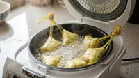 Cara Membuat Ketupat Pakai Magic Com, Praktis dan Hemat Gas