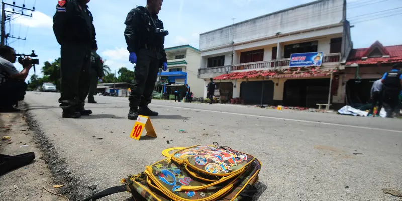 20160906-Bom Tewaskan Ayah dan Putrinya di Depan Sekolah Dasar-Thailand