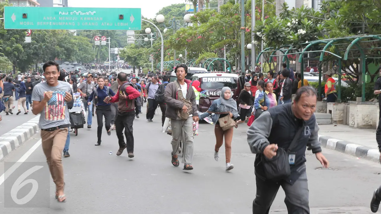 20160114-Awak Media Lari Kocar-kacir di Sarinah-Jakarta