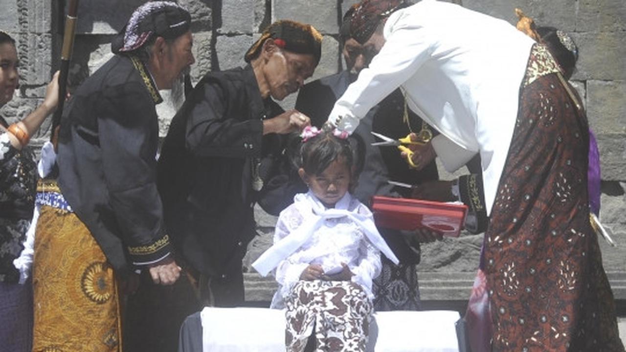 Ritual potong rambut anak gimbal ramaikan Dieng Culture Festival