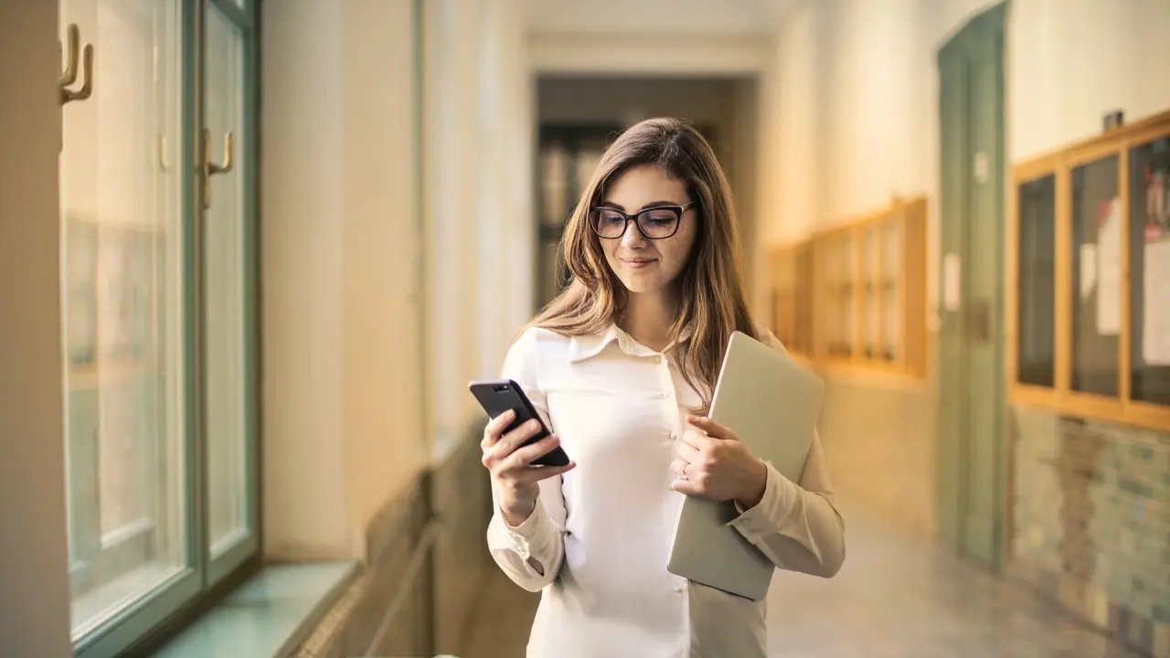Perkuat Peran Kepemimpinan Perempuan dengan Belajar Teknologi Digital