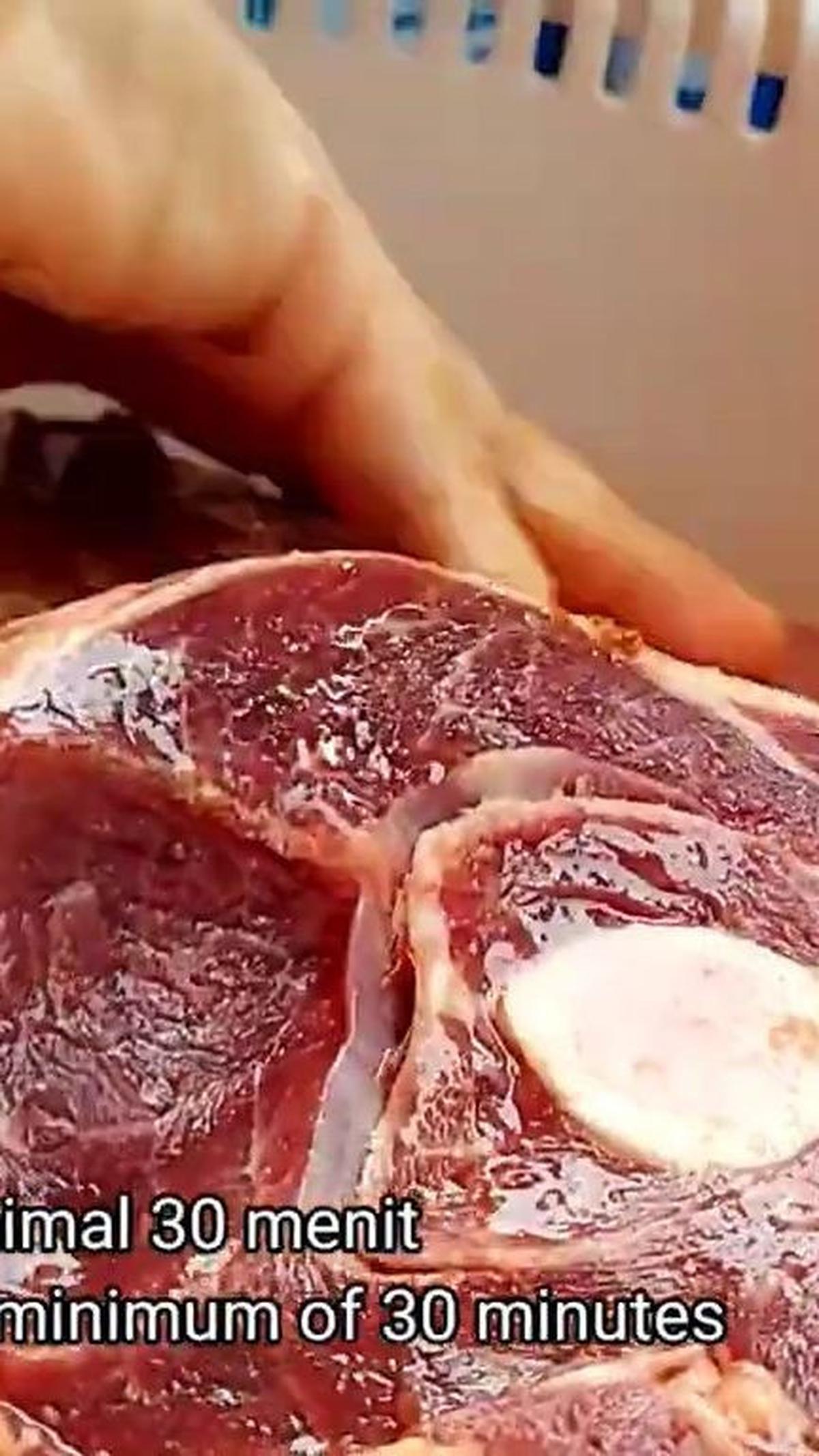 Aduk Daging dengan Asam Jawa