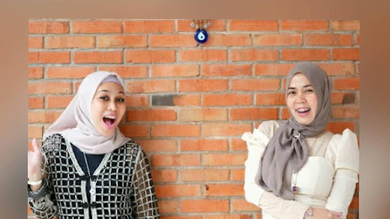 Junith Yunita dan Yulia Haynum merupakan duo kakak beradik yang kompak mengolah vokal.